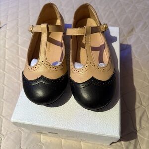 Girls Age of Innocence toe cap flats size 33/1.5 Mary Jane